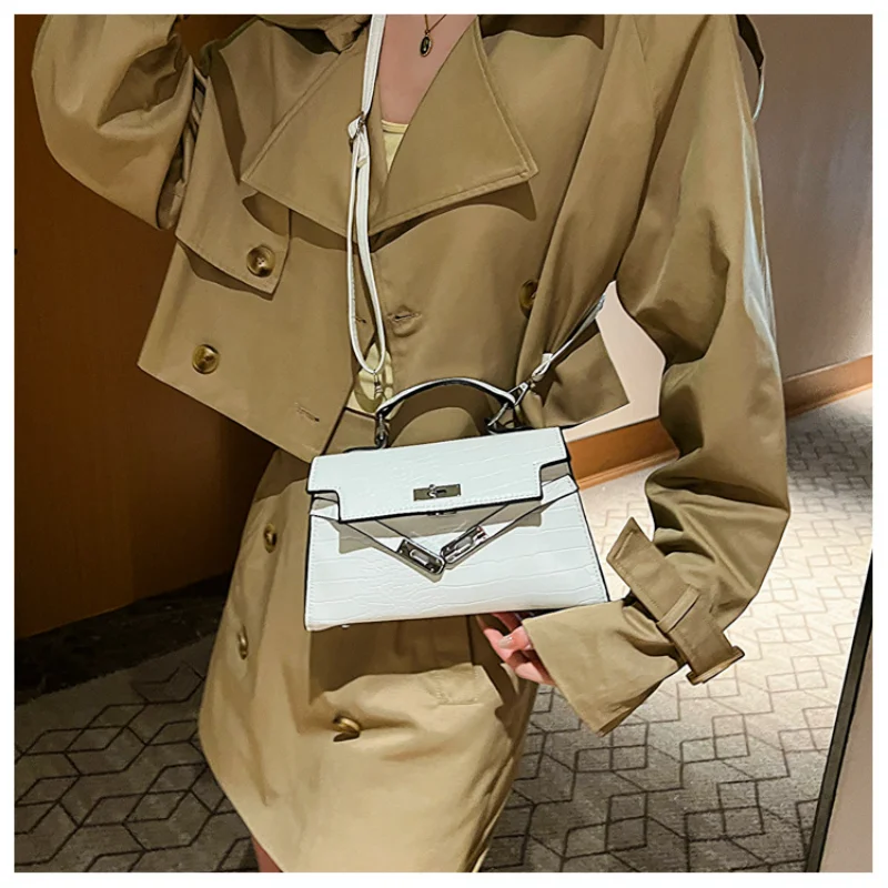 2023 Нова модерна чанта в стил ретро, тази тенденция е лесна чанта през рамо, модни и ежедневни малка квадратна чанта, дамски портмонета и чанти