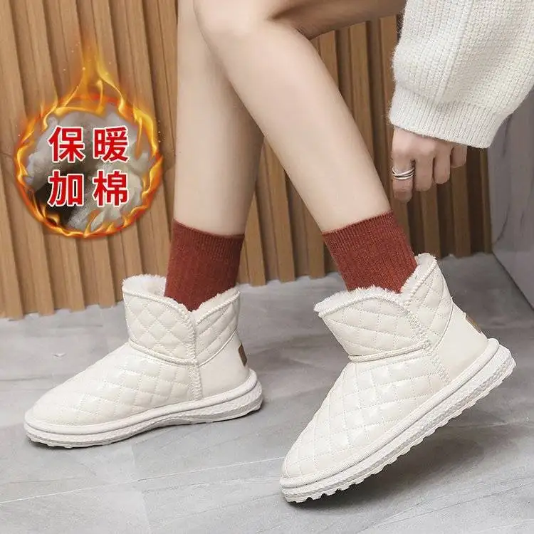 Дамски зимни обувки за външната търговия 2023, зимни корейската версия, плюшени и дебели къси ботуши от дебела подметка и къси ботуши