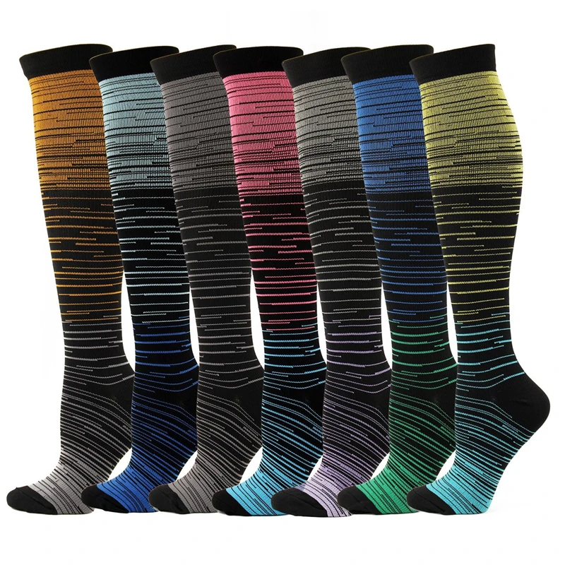 Мъжки и женски компресия чорапи, цветни спортни чорапи с наклон до коляното (20-30 мм hg. супена) за джогинг, пътешествия, каране на колело, бременни, при отоци, медицински сестри
