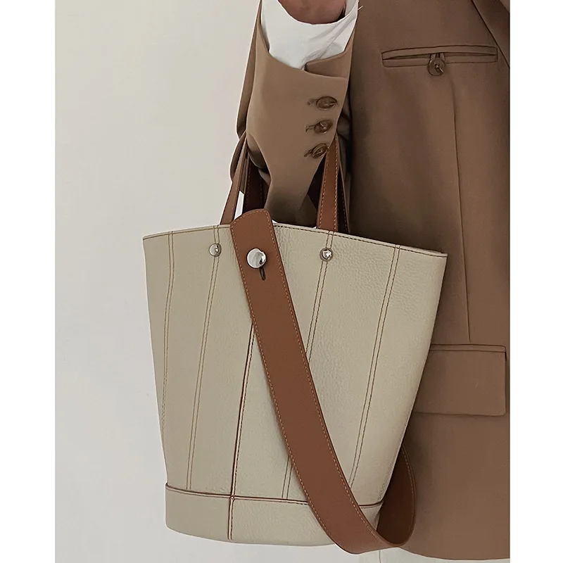 Чанта През рамо-кофа за Жени, Дамски Луксозни Дизайнерски Тенденция Чанти Голям Капацитет от естествена кожа през рамо, Чанти и Портмонета