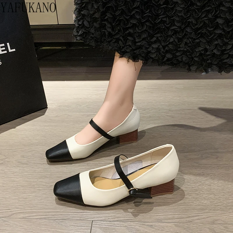 Френските обувки Mary Jane, дамски обувки с дебел ток и висок ток, Ново 2023 г., Двуцветен кожени обувки с квадратни пръсти в крехката Ретро стил, Бабини обувки