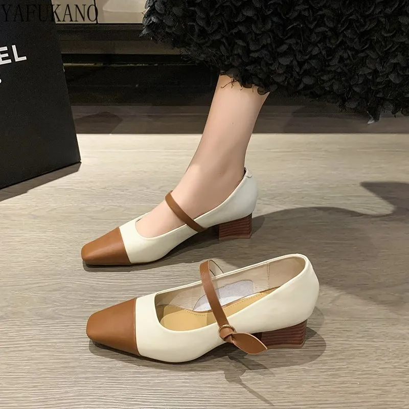 Френските обувки Mary Jane, дамски обувки с дебел ток и висок ток, Ново 2023 г., Двуцветен кожени обувки с квадратни пръсти в крехката Ретро стил, Бабини обувки