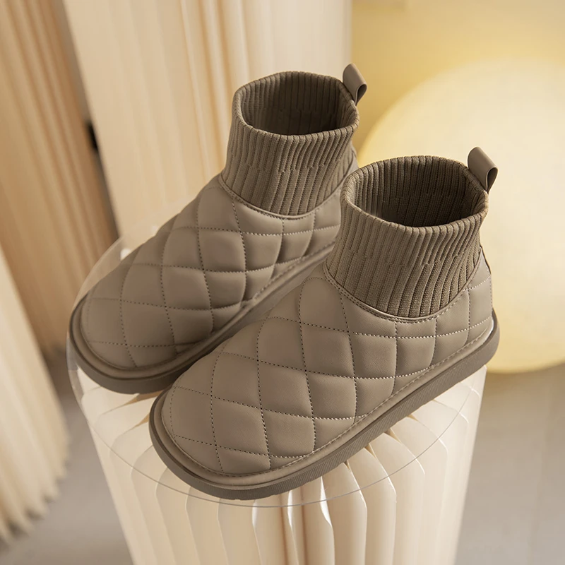 Зимни дамски ботуши от кадифе сгъстено, новост 2023 година, зимните модни слипоны с къси ръкави, топло памучен обувки за хляб, зимни обувки-ботуши ugg
