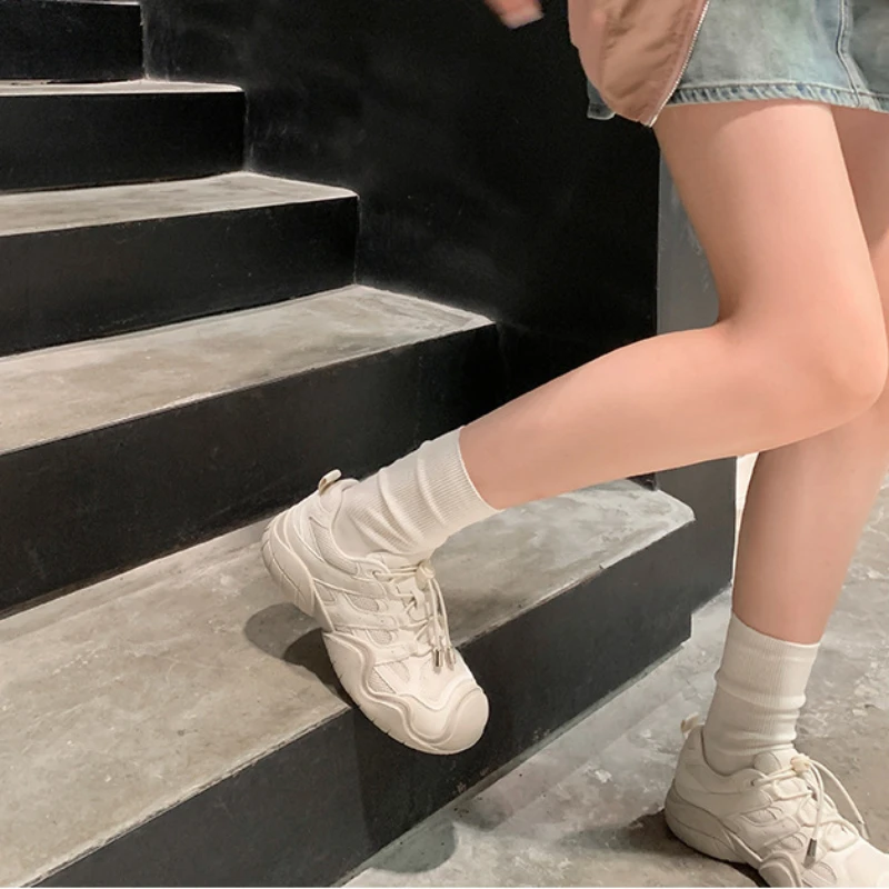 Корейската версия Ежедневни обувки с дебела подметка, дишаща, Новост 2023 г., модни проста дамски обувки, за да е подходяща по цвят до есента
