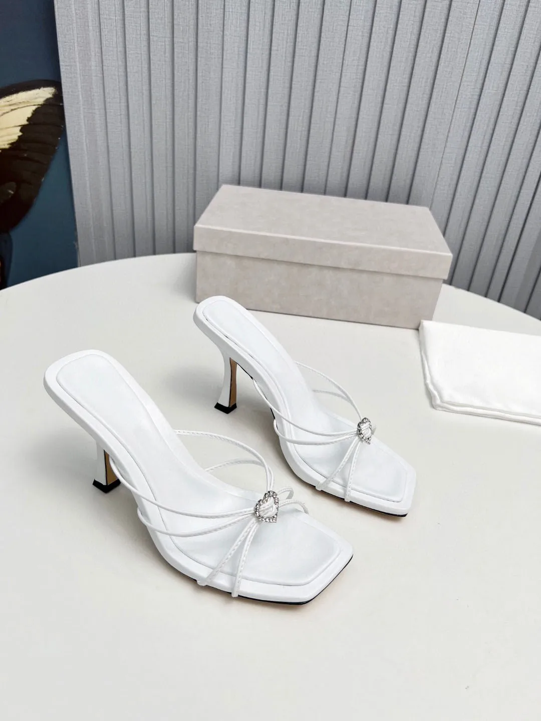 2023 Нови Модни дамски обувки на висок ток, удобни плажни сандали за излизане на светлина