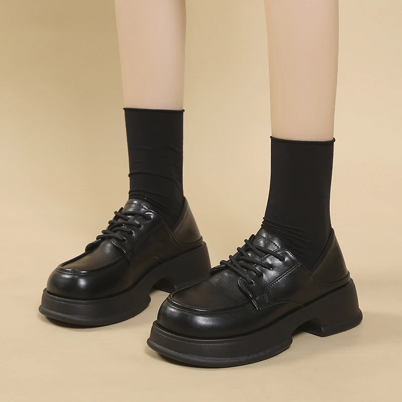 2023 Черни тънки обувки в стил ретро, Дамски пролетни нови Универсални кожени обувки с кръгло бомбе дантела и дебела подметка в британския стил, малки кожени обувки