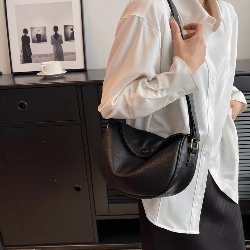 2023 Популярна Однотонная Чанта През рамо, Женствена чанта под Мишниците, Корейската Мода Малка Чанта През Рамо, Скута Женски Пътни Корсетные Пакети