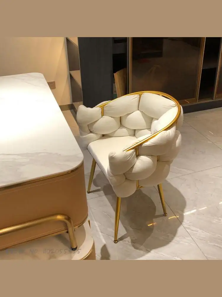 Лесен луксозен скандинавски единична разтегателен диван и фотьойл за отдих, чист червен ins, творчески ноктите салон, тоалетка, стол, стол за грим, стол за спални