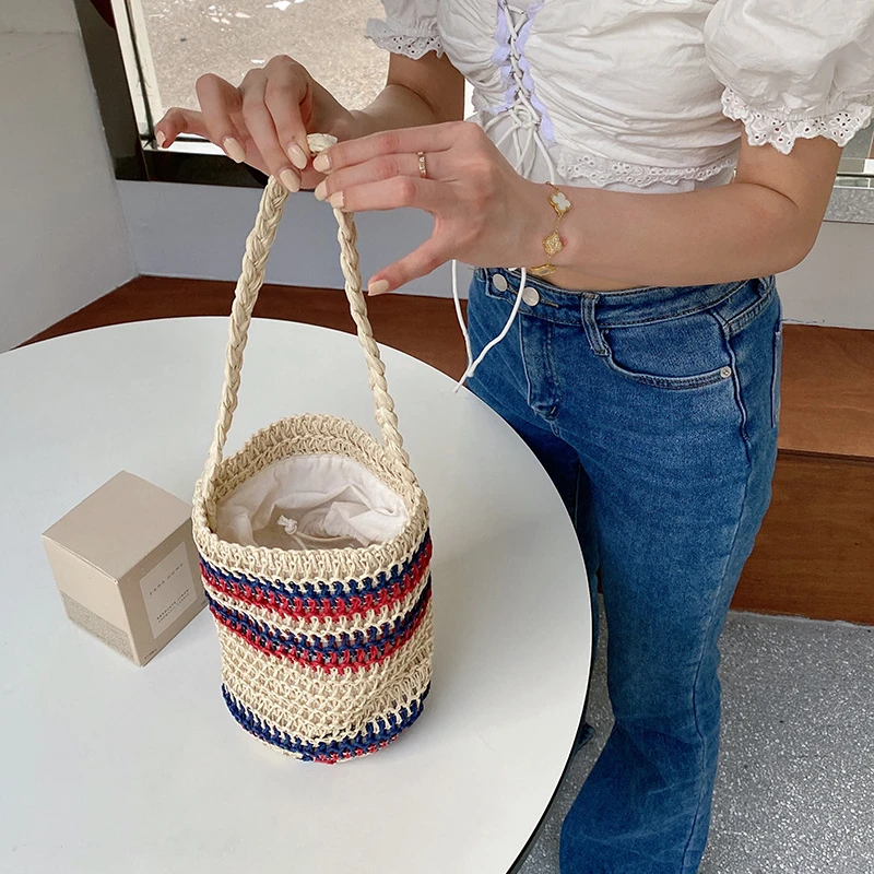 Лятна чанта през рамото си под формата на кофа с завязками, чанти-тоут от растителни тъкани, модни дамски чанта на райе за една дама