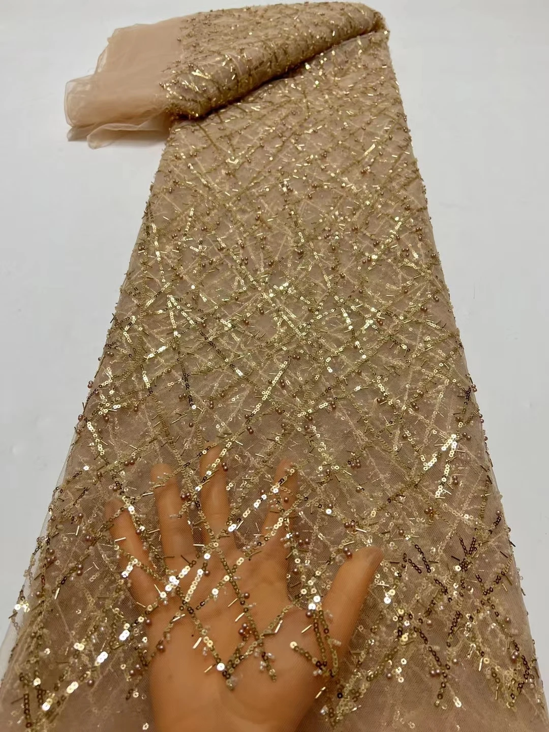 Сватбена лейси плат с кристали и мъниста Новост 2023 Г., най-високо качество Сватбени рокли, Африканска тюлевая окото с пайети, Луксозни ръчно изработени мъниста