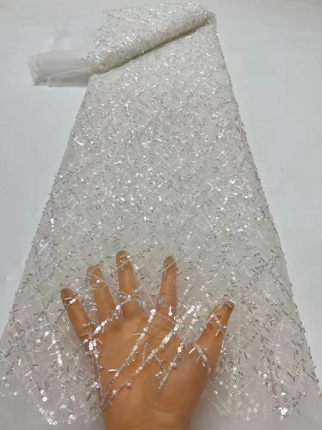 Сватбена лейси плат с кристали и мъниста Новост 2023 Г., най-високо качество Сватбени рокли, Африканска тюлевая окото с пайети, Луксозни ръчно изработени мъниста